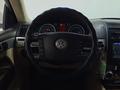 Volkswagen Touareg 2006 года за 3 590 000 тг. в Алматы – фото 12