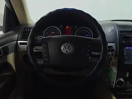Volkswagen Touareg 2006 года за 3 590 000 тг. в Алматы – фото 12