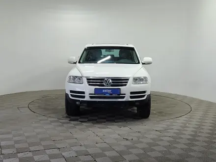 Volkswagen Touareg 2006 года за 3 590 000 тг. в Алматы – фото 2