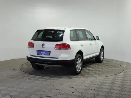 Volkswagen Touareg 2006 года за 3 590 000 тг. в Алматы – фото 5