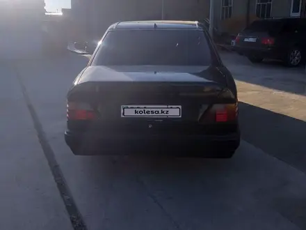 Mercedes-Benz E 400 1986 года за 2 500 000 тг. в Тараз – фото 4