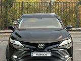 Toyota Camry 2018 года за 12 000 000 тг. в Шымкент – фото 2