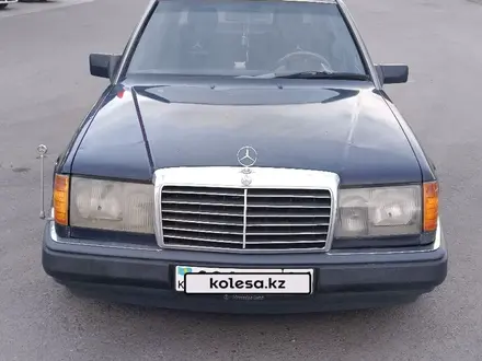 Mercedes-Benz E 260 1990 года за 1 450 000 тг. в Астана – фото 2