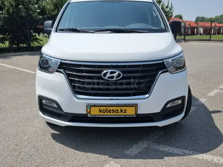 Hyundai H-1 2018 года за 14 500 000 тг. в Алматы – фото 3