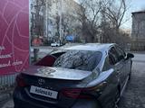 Toyota Camry 2018 года за 13 000 000 тг. в Алматы – фото 4