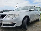 Volkswagen Passat 2005 года за 3 100 000 тг. в Шымкент – фото 4