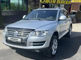 Volkswagen Touareg 2008 года за 6 000 000 тг. в Алматы – фото 4