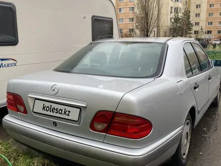 Mercedes-Benz E 240 1998 года за 2 800 000 тг. в Астана – фото 8