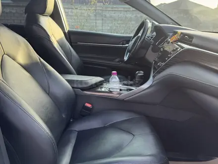 Toyota Camry 2018 года за 14 500 000 тг. в Алматы – фото 5