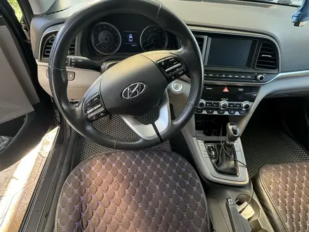 Hyundai Elantra 2019 года за 5 300 000 тг. в Уральск – фото 4