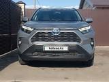 Toyota RAV4 2022 года за 19 000 000 тг. в Актобе