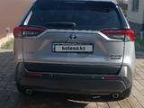 Toyota RAV4 2022 года за 19 000 000 тг. в Актобе – фото 4