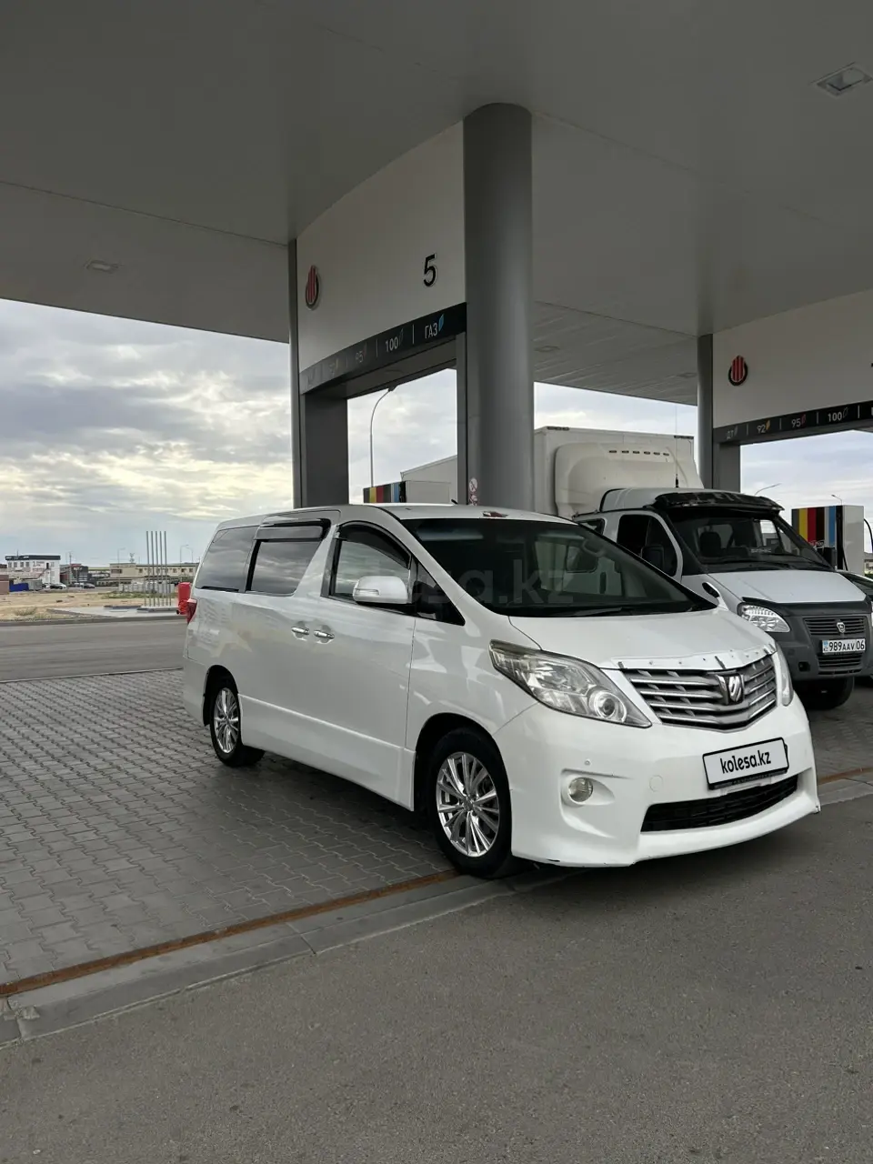 Toyota Alphard, 2010