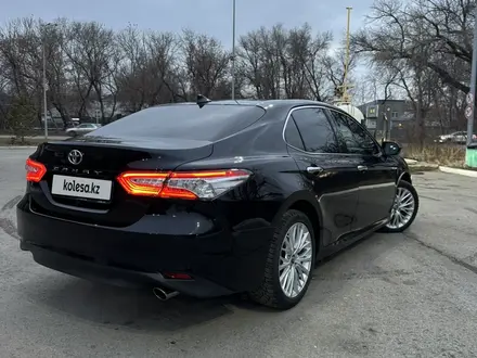 Toyota Camry 2019 года за 13 800 000 тг. в Караганда – фото 4