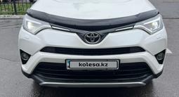 Toyota RAV4 2015 года за 10 600 000 тг. в Усть-Каменогорск