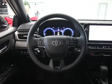 Toyota Camry Luxe 2026 года за 22 190 000 тг. в Алматы – фото 11