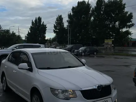 Skoda Superb 2011 года за 3 500 000 тг. в Костанай – фото 2