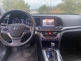 Hyundai Elantra 2017 годаfor8 000 000 тг. в Алматы – фото 5