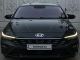 Hyundai Elantra 2023 года за 8 350 000 тг. в Шымкент – фото 2