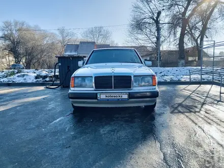 Mercedes-Benz E 200 1991 года за 1 850 000 тг. в Алматы – фото 2