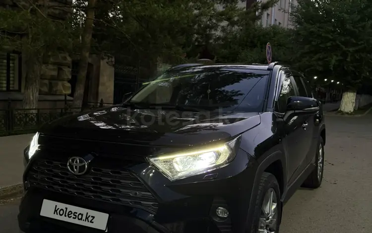 Toyota RAV4 2019 года за 13 500 000 тг. в Караганда