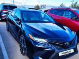 Toyota Camry 2018 года за 10 500 000 тг. в Атырау – фото 3