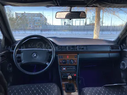 Mercedes-Benz E 220 1994 года за 2 200 000 тг. в Караганда – фото 28