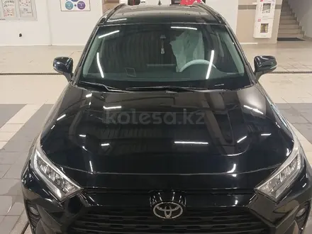 Toyota RAV4 2020 года за 18 500 000 тг. в Астана – фото 2