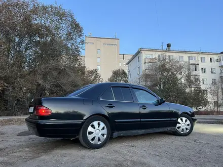 Mercedes-Benz E 200 1997 года за 1 950 000 тг. в Астана – фото 17