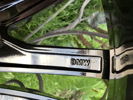 Оригинальные диски R22 на BMW X7 (G07) БМВ за 1 225 000 тг. в Алматы – фото 9