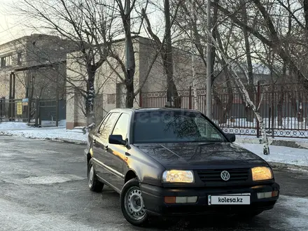 Volkswagen Vento 1994 года за 1 570 000 тг. в Караганда – фото 4