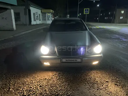 Mercedes-Benz E 200 1996 года за 1 850 000 тг. в Кокшетау – фото 4