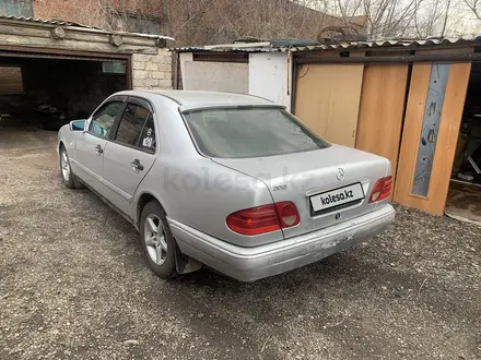 Mercedes-Benz E 200 1996 года за 1 850 000 тг. в Кокшетау – фото 5