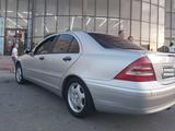 Mercedes-Benz C 180 2001 года за 2 400 000 тг. в Актау – фото 2