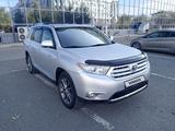 Toyota Highlander 2012 года за 11 600 000 тг. в Актобе – фото 2