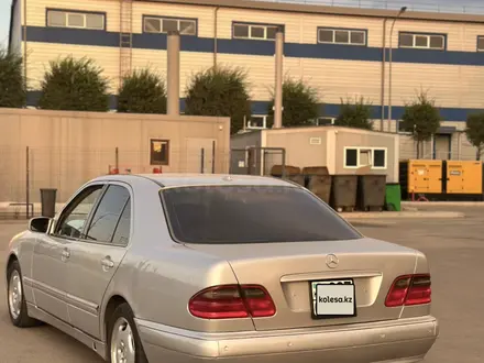 Mercedes-Benz E 320 1999 года за 2 700 000 тг. в Алматы – фото 4