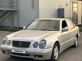 Mercedes-Benz E 320 1999 года за 2 700 000 тг. в Алматы – фото 2