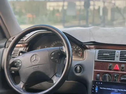 Mercedes-Benz E 320 1999 года за 2 700 000 тг. в Алматы – фото 7