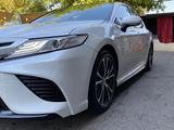 Toyota Camry 2020 года за 13 700 000 тг. в Алматы