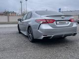 Toyota Camry 2018 года за 13 500 000 тг. в Шымкент – фото 5