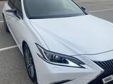 Lexus ES 250 2019 года за 21 500 000 тг. в Актау