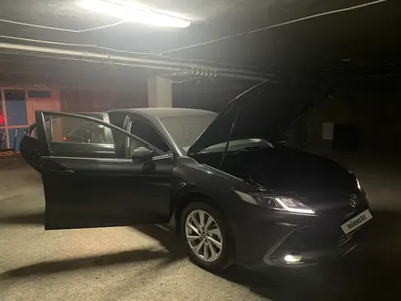 Toyota Camry 2023 года за 16 800 000 тг. в Уральск