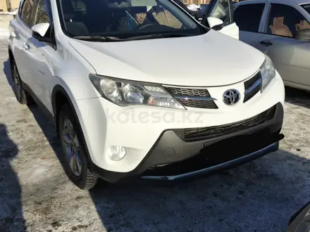 Toyota RAV4 2015 года за 9 000 000 тг. в Актобе