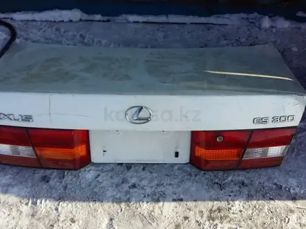 Крышка багажника Lexus ES300 за 20 000 тг. в Семей