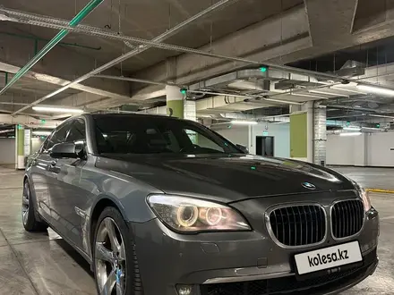 BMW 750 2010 года за 10 450 000 тг. в Алматы – фото 4