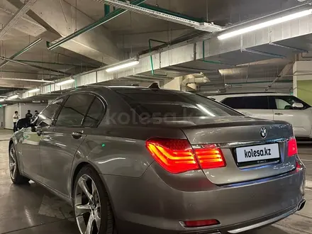 BMW 750 2010 года за 10 450 000 тг. в Алматы – фото 3