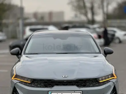 Kia K5 2021 года за 12 500 000 тг. в Алматы – фото 2