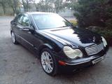 Mercedes-Benz C 240 2002 года за 2 000 000 тг. в Семей