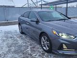 Hyundai Sonata 2018 годаfor6 000 000 тг. в Атырау – фото 2