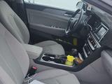 Hyundai Sonata 2018 годаfor6 000 000 тг. в Атырау – фото 4